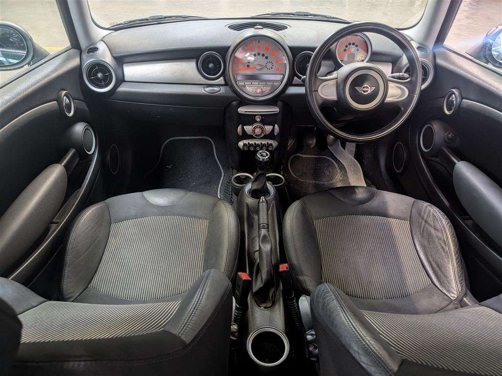 <p>2009 MINI COOPER</p>
