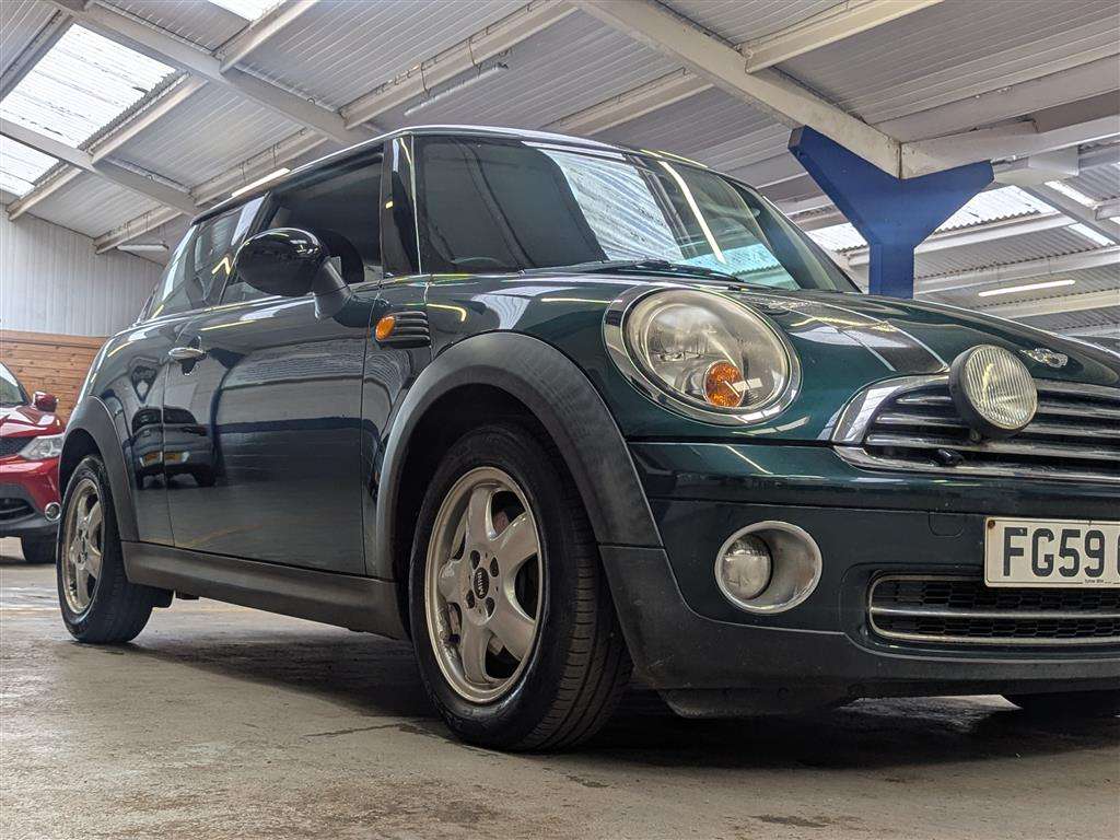 <p>2009 MINI COOPER</p>