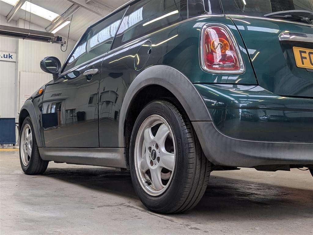 <p>2009 MINI COOPER</p>
