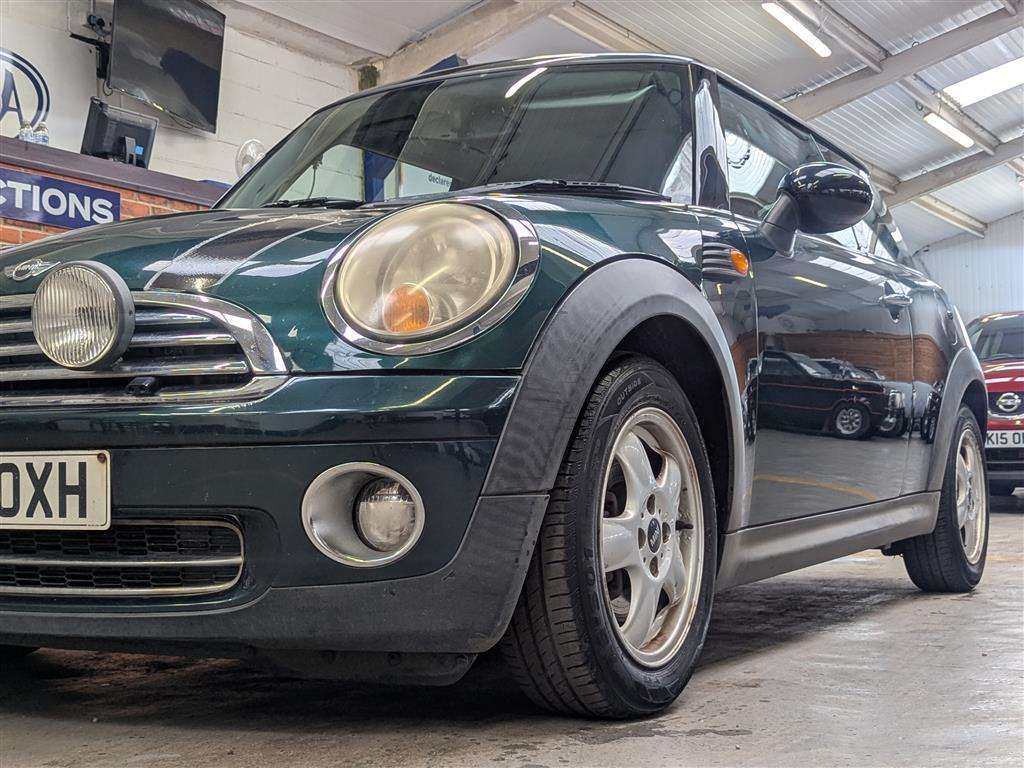 <p>2009 MINI COOPER</p>