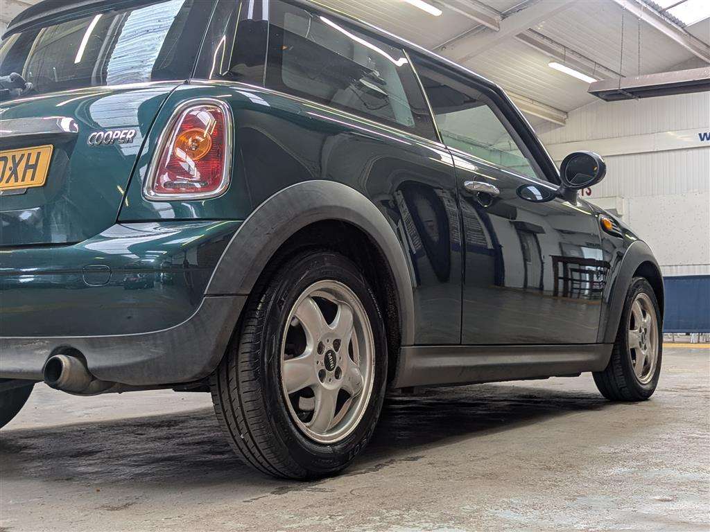 <p>2009 MINI COOPER</p>