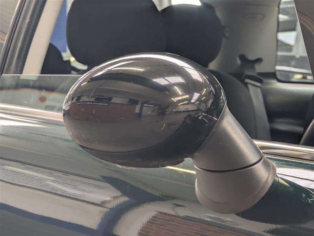 <p>2009 MINI COOPER</p>