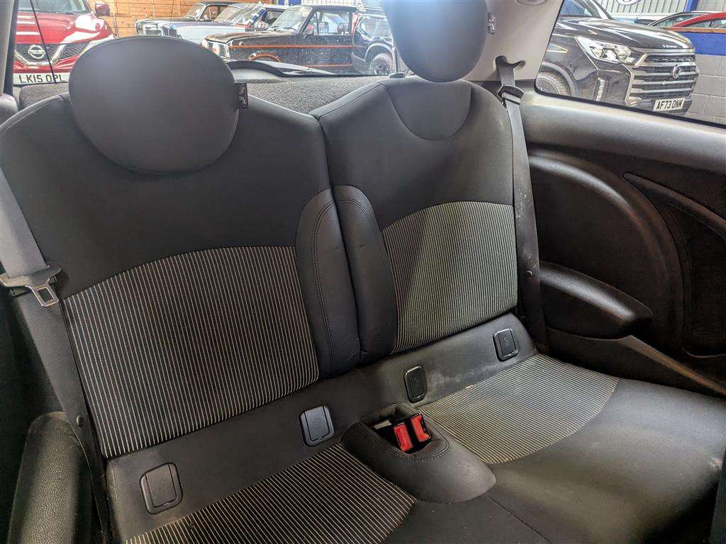 <p>2009 MINI COOPER</p>