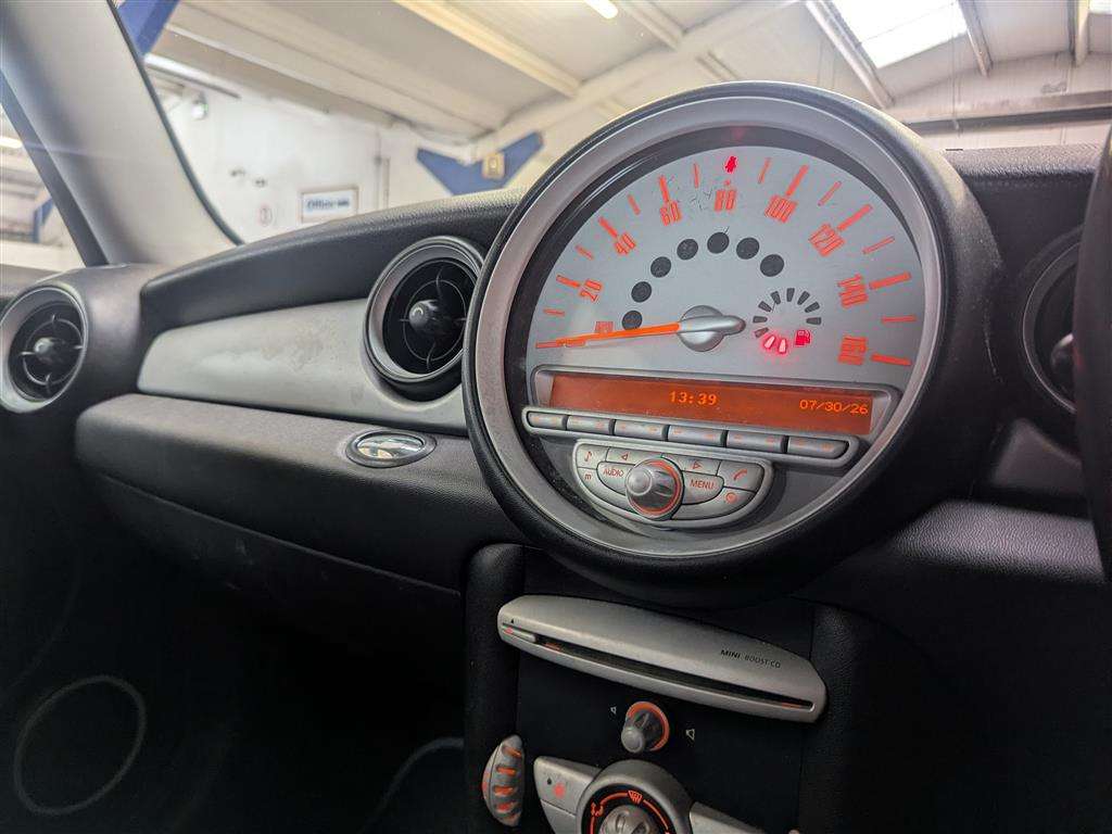 <p>2009 MINI COOPER</p>