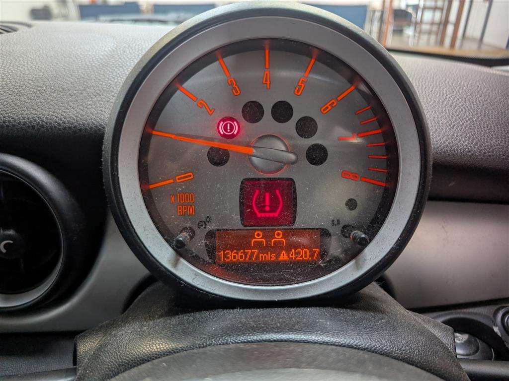 <p>2009 MINI COOPER</p>