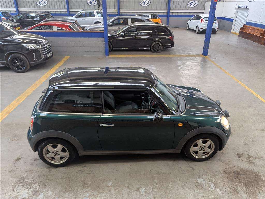 <p>2009 MINI COOPER</p>