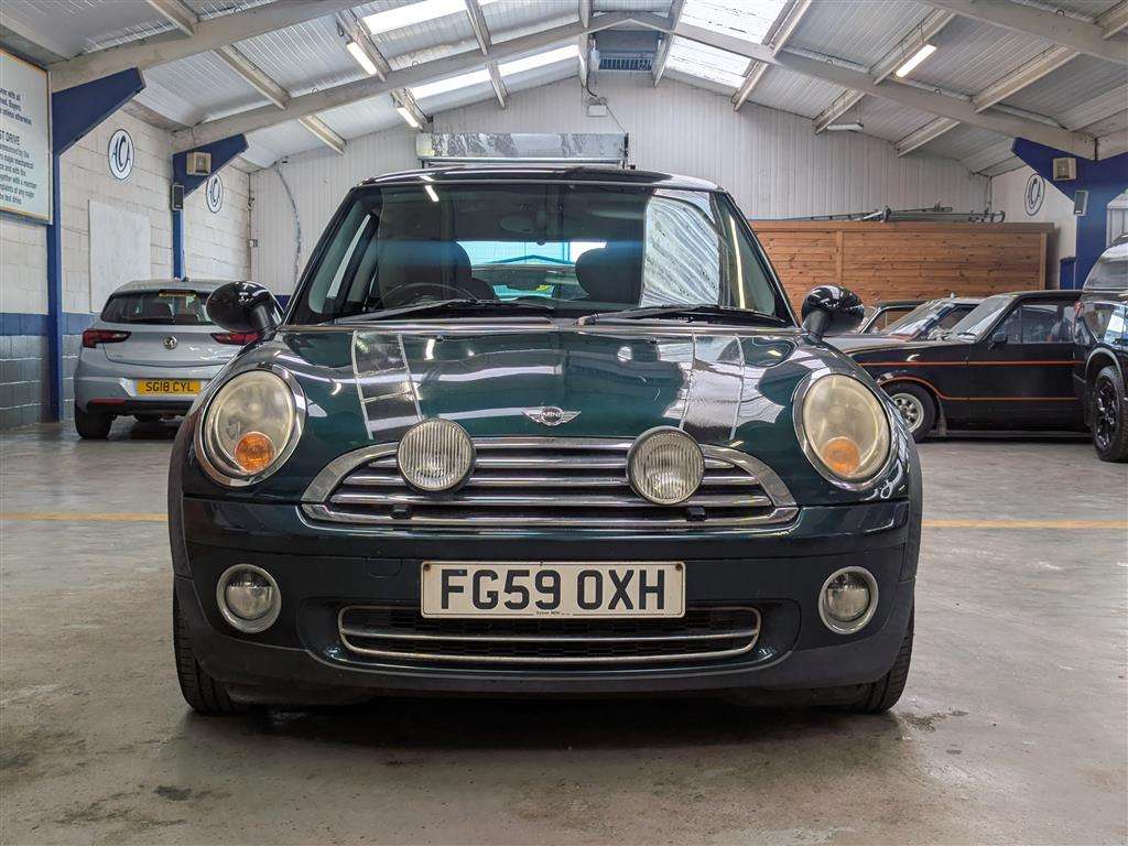 <p>2009 MINI COOPER</p>