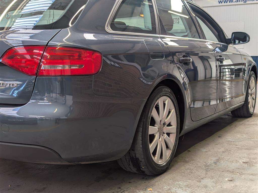 <p>2009 AUDI A4 AVANT SE TDI</p>