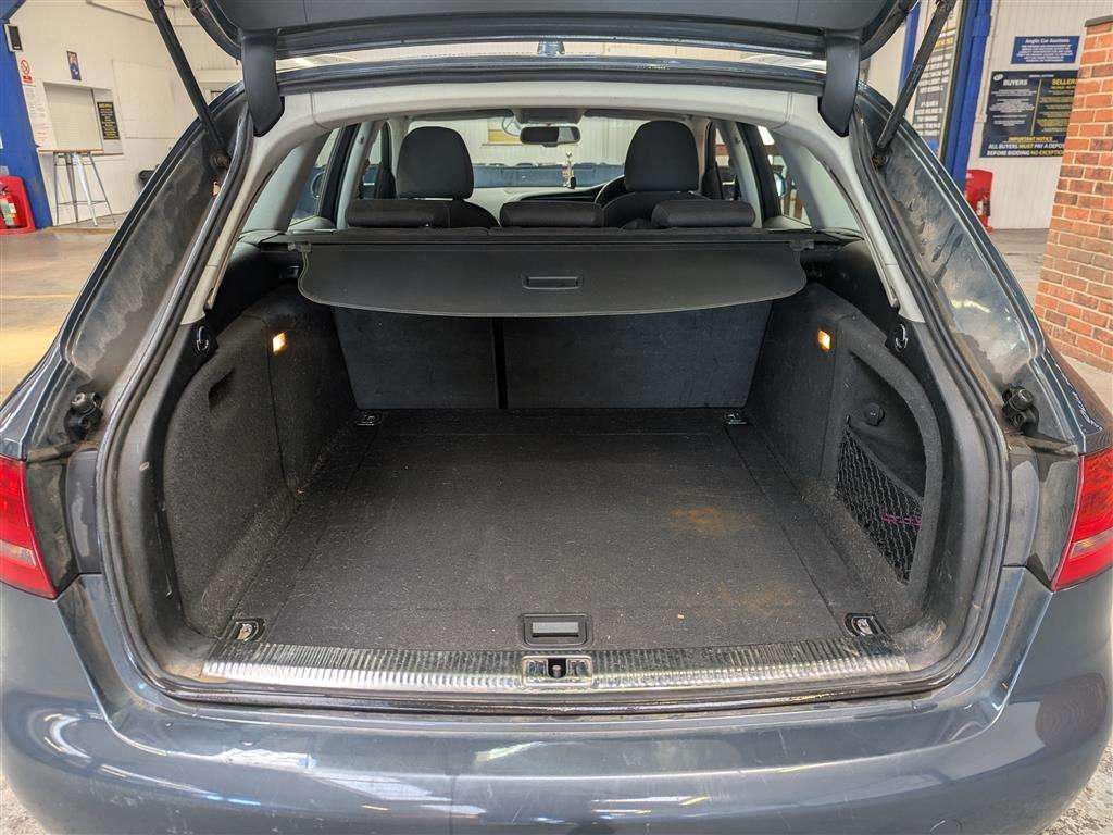<p>2009 AUDI A4 AVANT SE TDI</p>