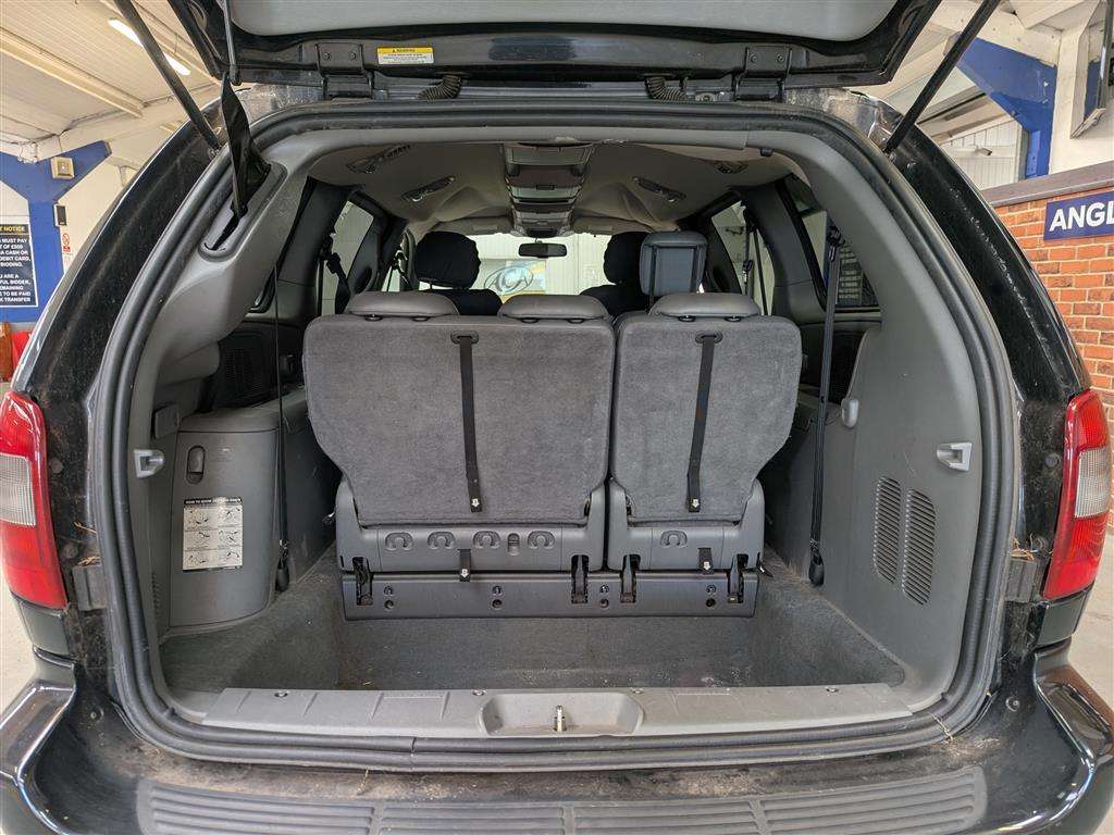 <p>2005 CHRYSLER GRAND VOYAGER LIMITED AUT</p>
