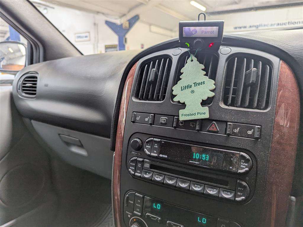 <p>2005 CHRYSLER GRAND VOYAGER LIMITED AUT</p>
