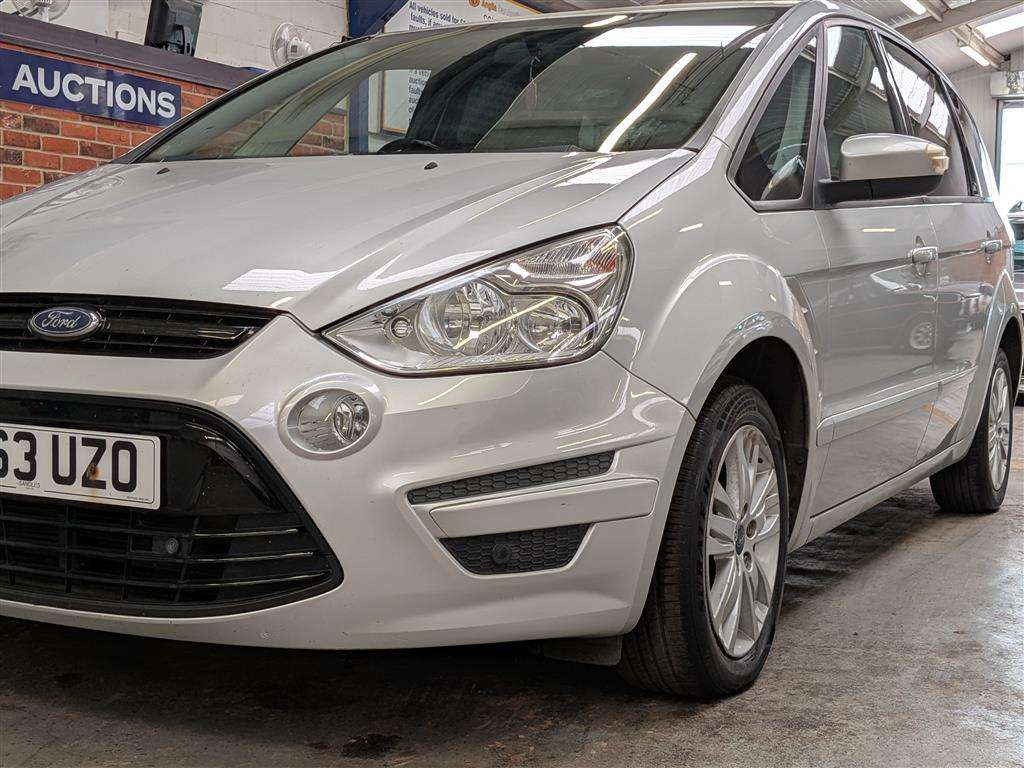 <p>2013 FORD S-MAX ZETEC TDCI 140</p>