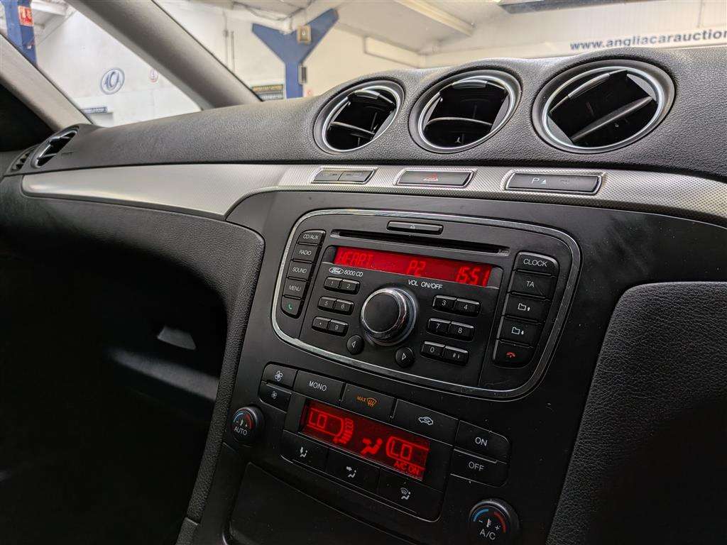 <p>2013 FORD S-MAX ZETEC TDCI 140</p>