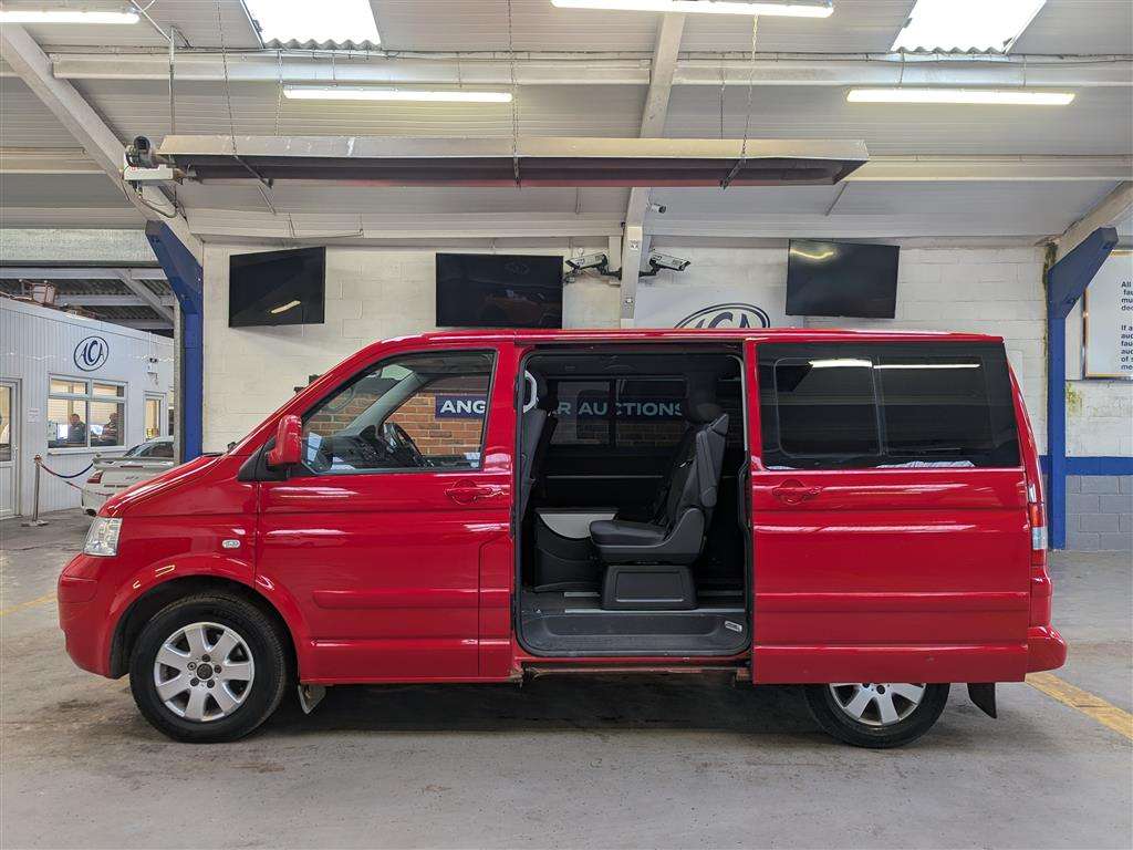 <p>2005 VOLKSWAGEN CARAVELLE SE TDI 130 AUTO</p>