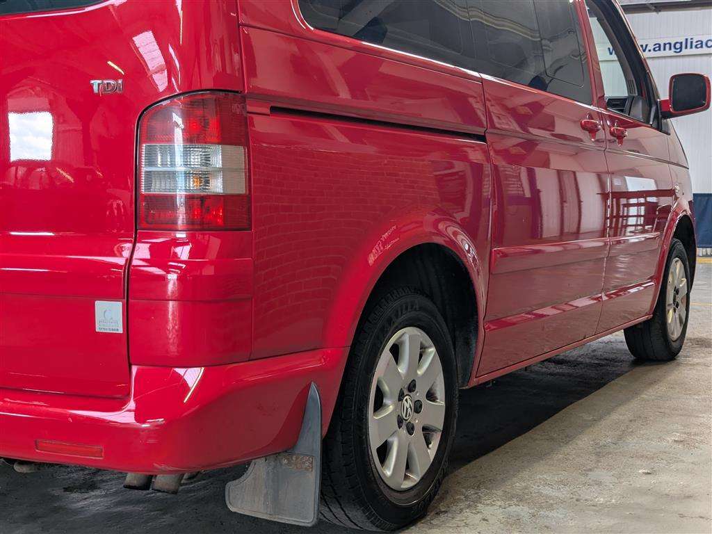 <p>2005 VOLKSWAGEN CARAVELLE SE TDI 130 AUTO</p>