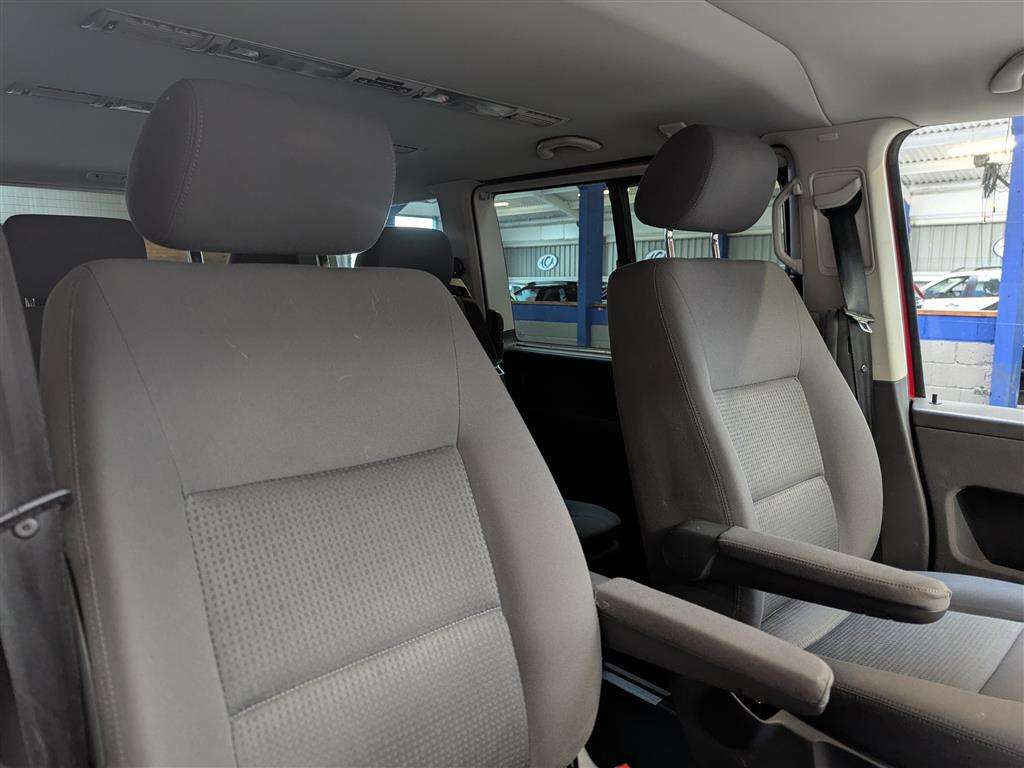 <p>2005 VOLKSWAGEN CARAVELLE SE TDI 130 AUTO</p>