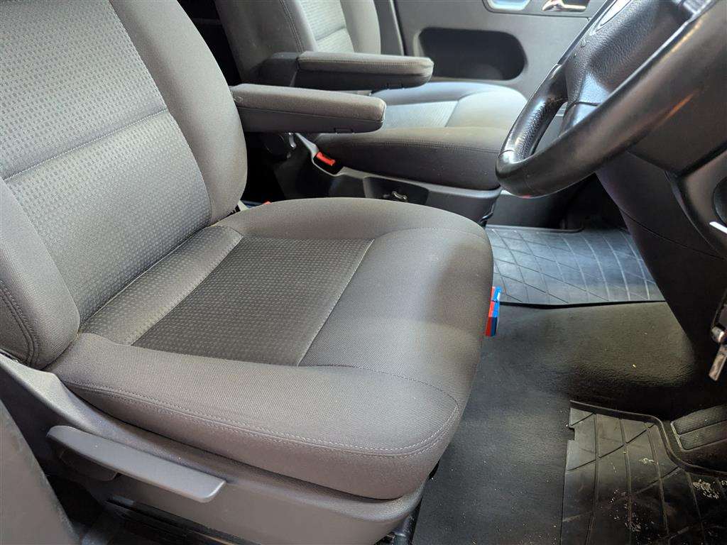 <p>2005 VOLKSWAGEN CARAVELLE SE TDI 130 AUTO</p>