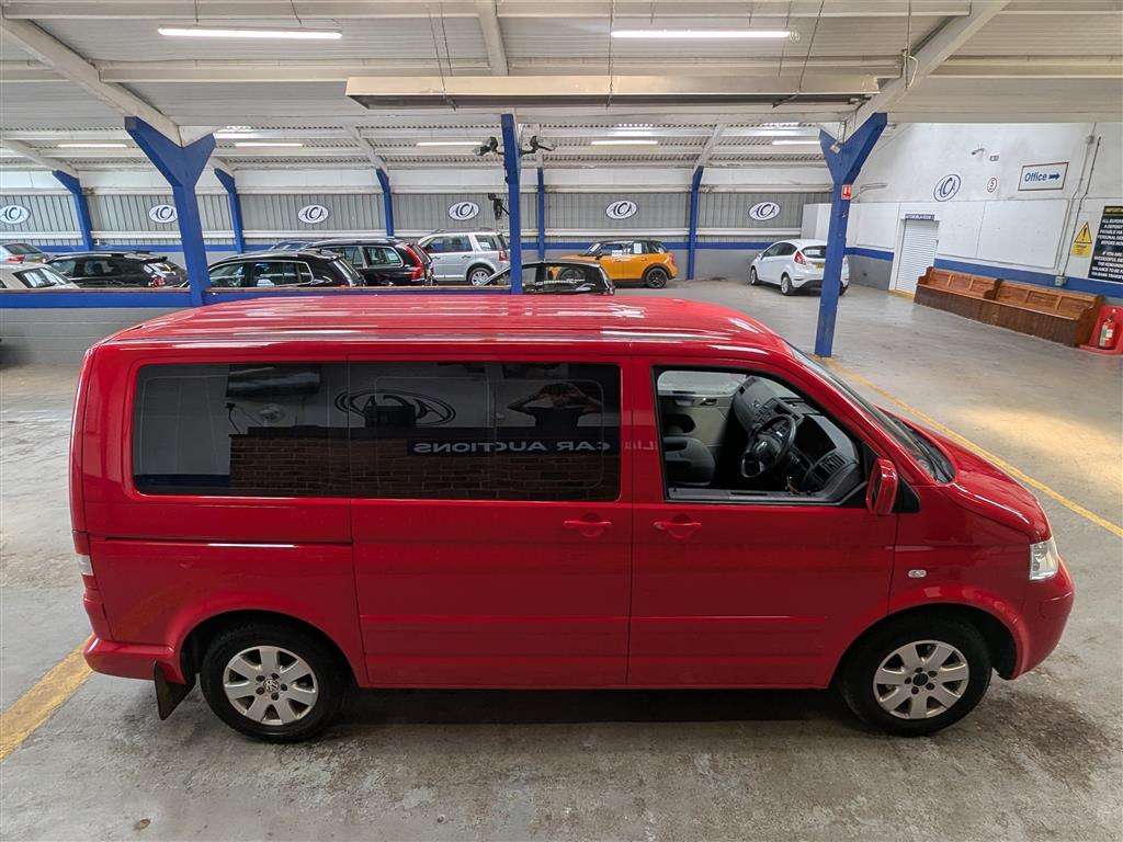 <p>2005 VOLKSWAGEN CARAVELLE SE TDI 130 AUTO</p>