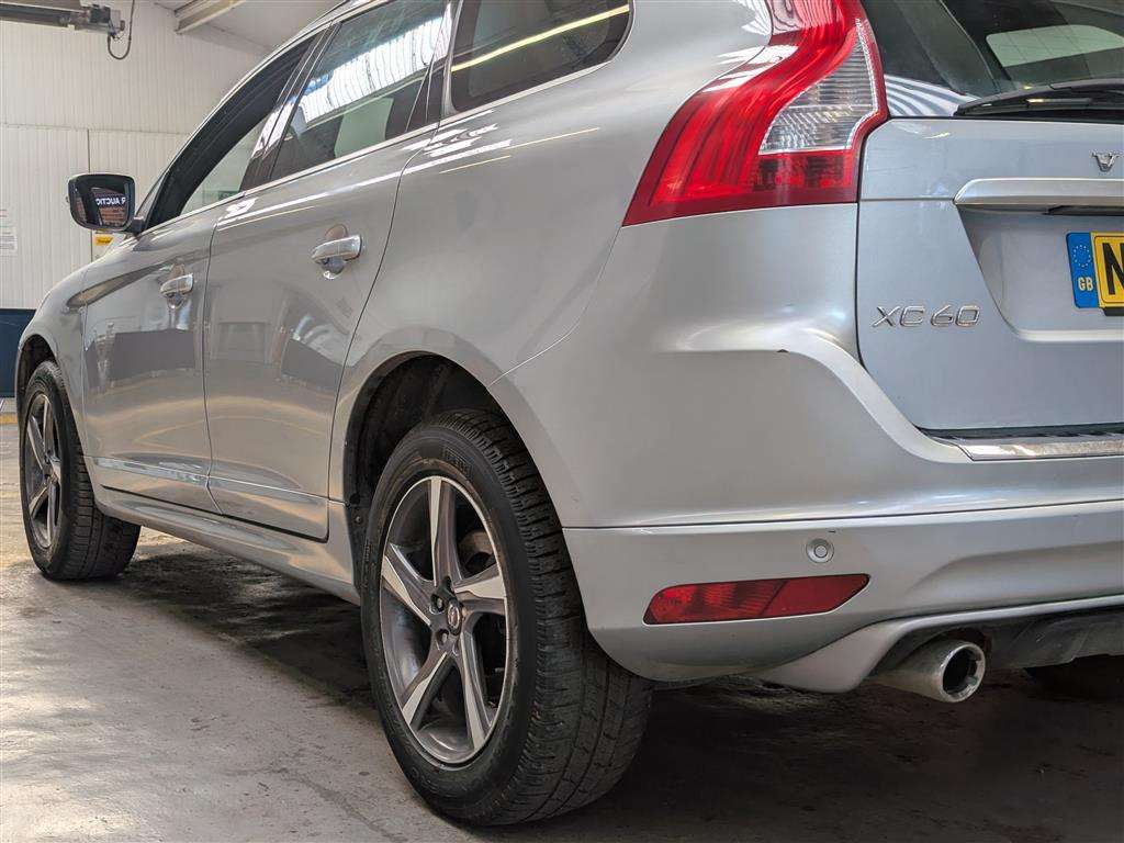 <p>2014 VOLVO XC60 R-DESIGN D4 AUTO</p>