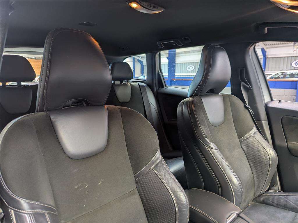 <p>2014 VOLVO XC60 R-DESIGN D4 AUTO</p>