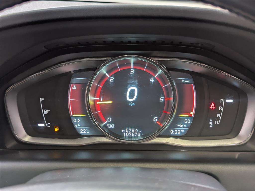 <p>2014 VOLVO XC60 R-DESIGN D4 AUTO</p>