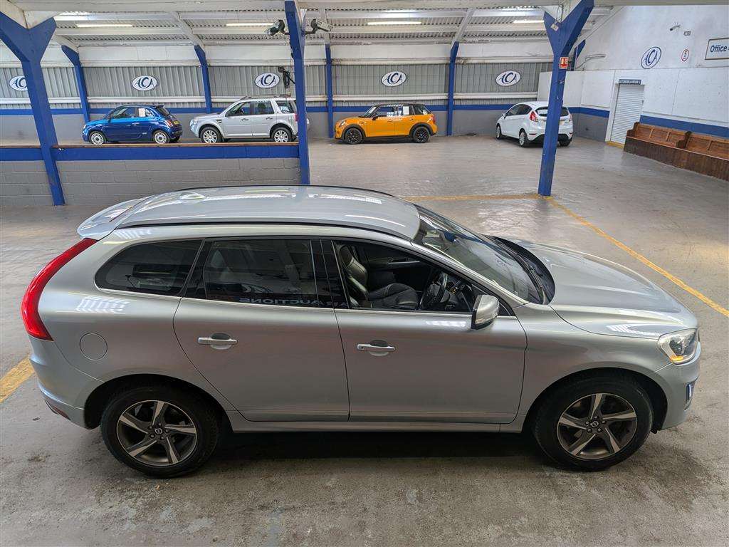 <p>2014 VOLVO XC60 R-DESIGN D4 AUTO</p>