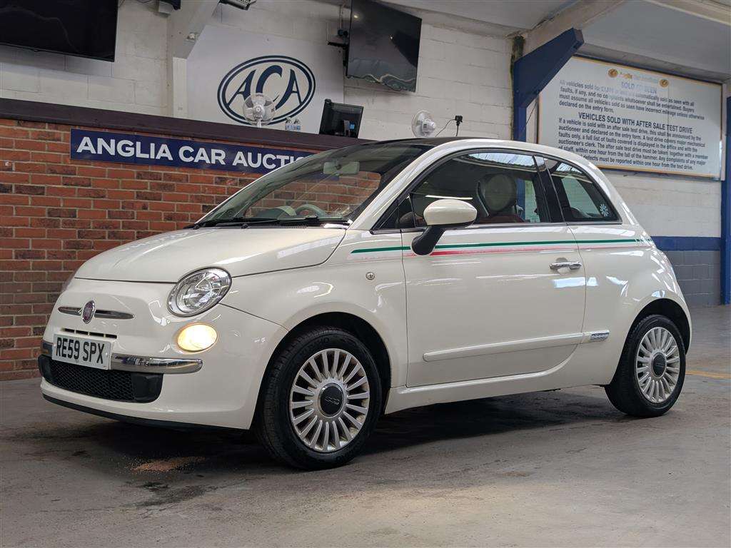 <p>2009 FIAT 500 LOUNGE</p>