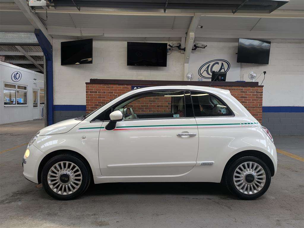 <p>2009 FIAT 500 LOUNGE</p>