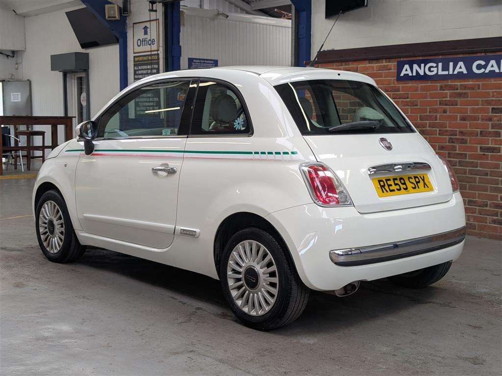 <p>2009 FIAT 500 LOUNGE</p>
