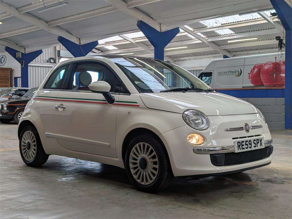 <p>2009 FIAT 500 LOUNGE</p>