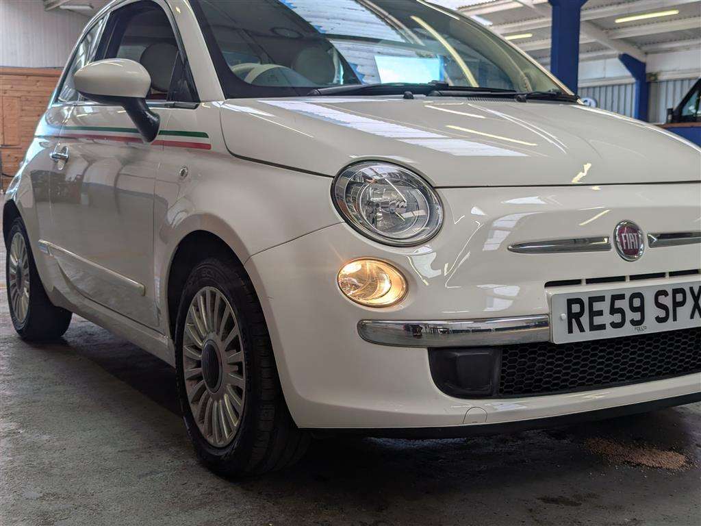 <p>2009 FIAT 500 LOUNGE</p>