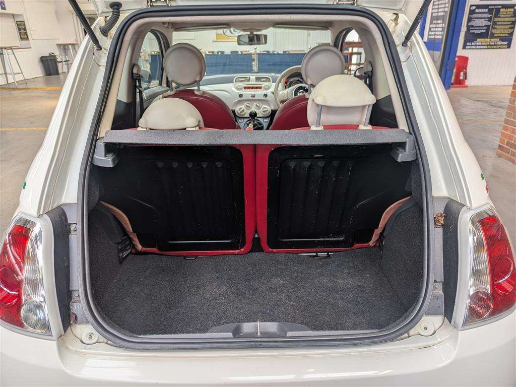 <p>2009 FIAT 500 LOUNGE</p>