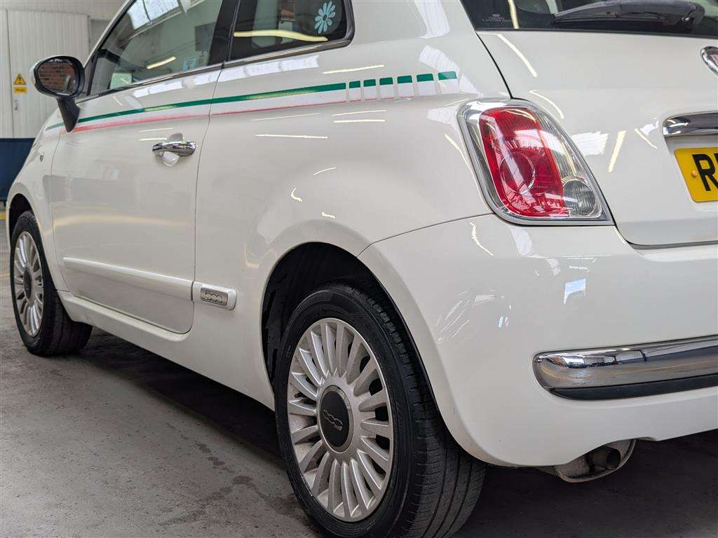 <p>2009 FIAT 500 LOUNGE</p>
