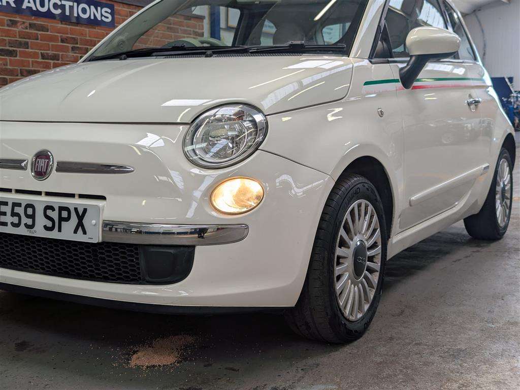 <p>2009 FIAT 500 LOUNGE</p>