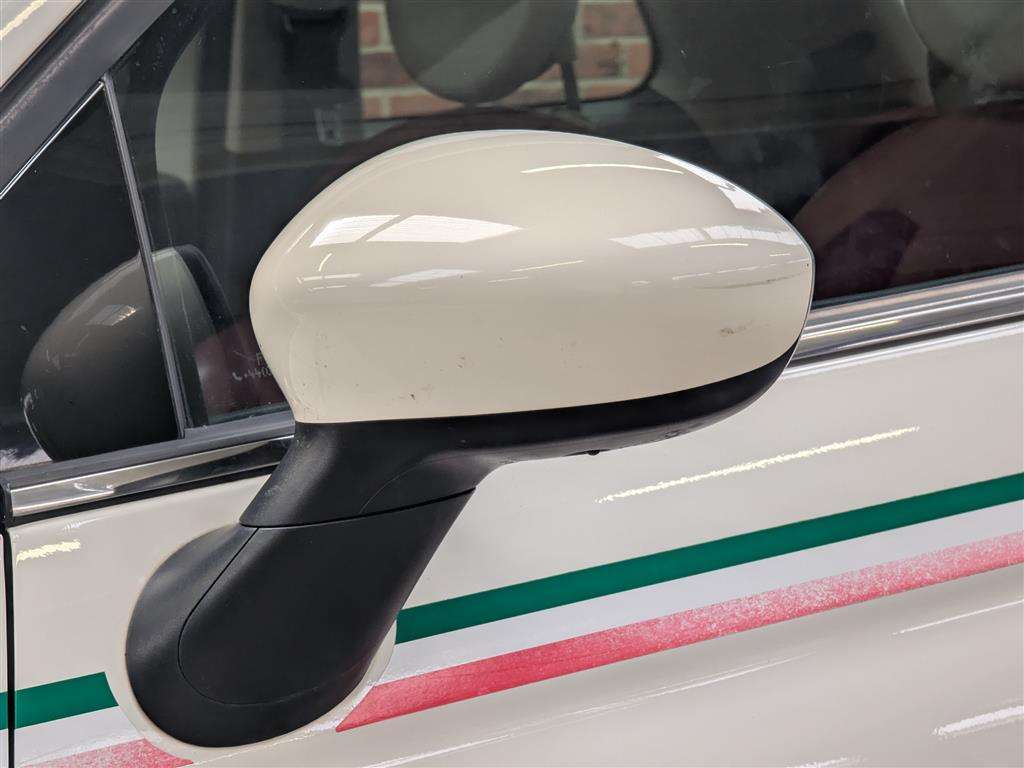 <p>2009 FIAT 500 LOUNGE</p>