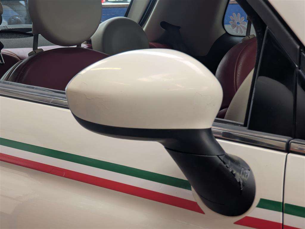 <p>2009 FIAT 500 LOUNGE</p>
