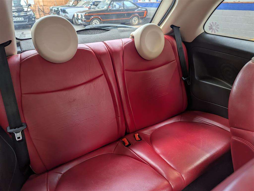 <p>2009 FIAT 500 LOUNGE</p>