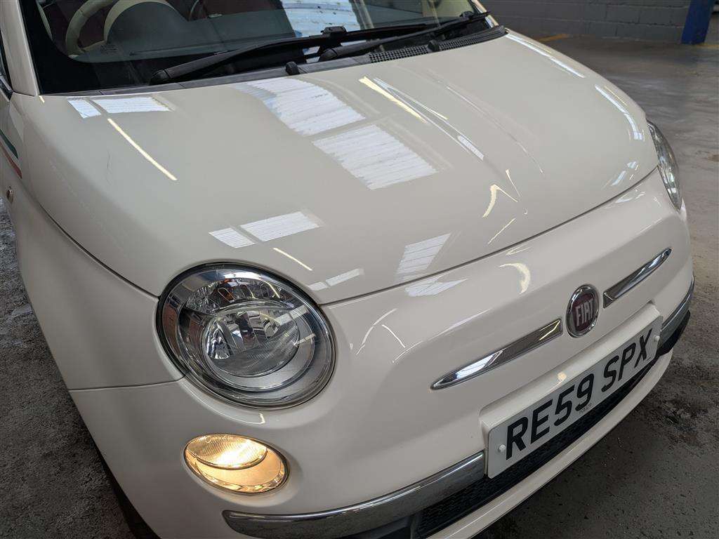 <p>2009 FIAT 500 LOUNGE</p>