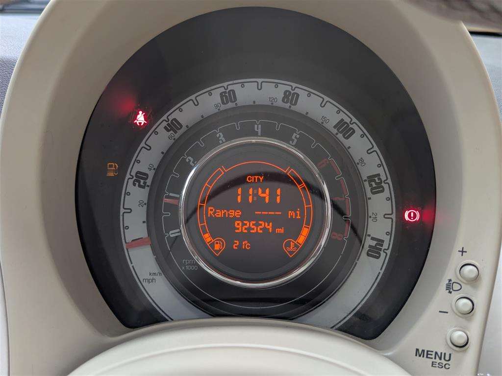 <p>2009 FIAT 500 LOUNGE</p>