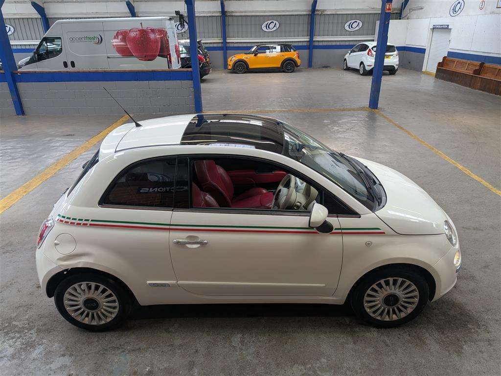<p>2009 FIAT 500 LOUNGE</p>