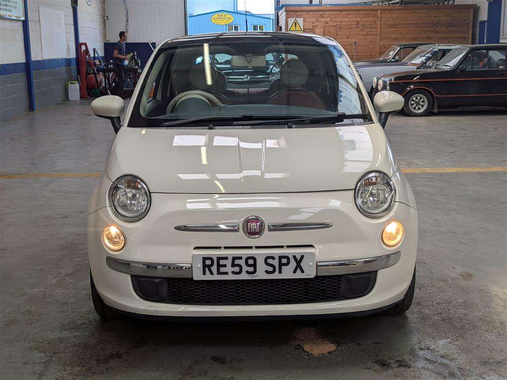 <p>2009 FIAT 500 LOUNGE</p>