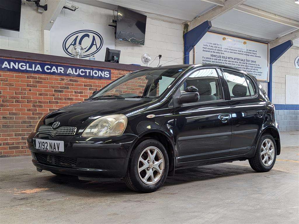 <p>2000 TOYOTA YARIS CDX</p>