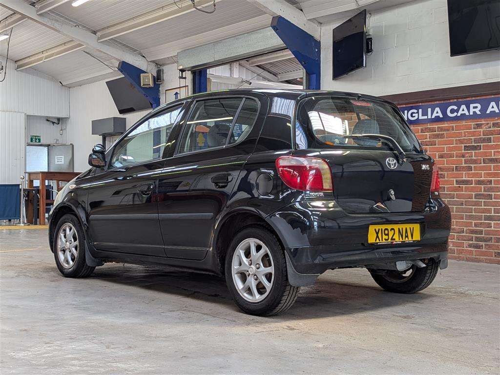 <p>2000 TOYOTA YARIS CDX</p>