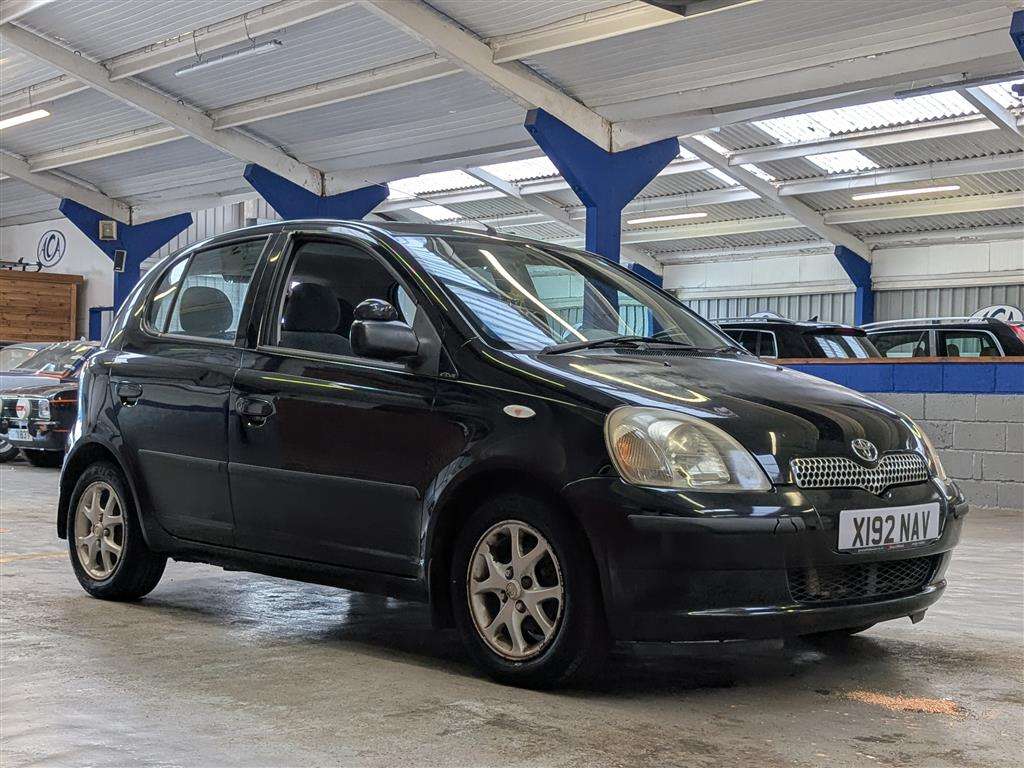 <p>2000 TOYOTA YARIS CDX</p>