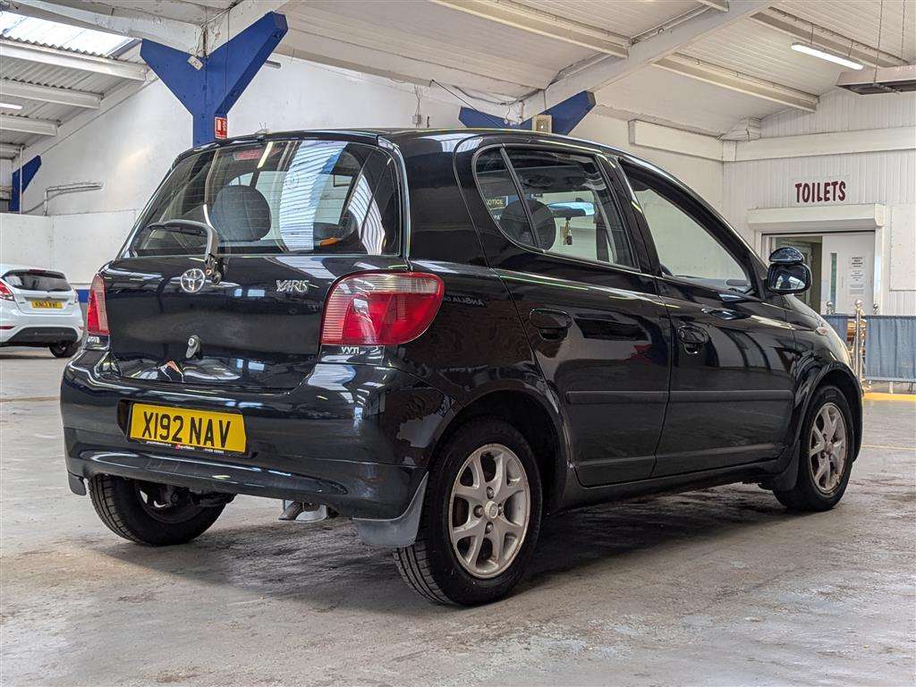 <p>2000 TOYOTA YARIS CDX</p>