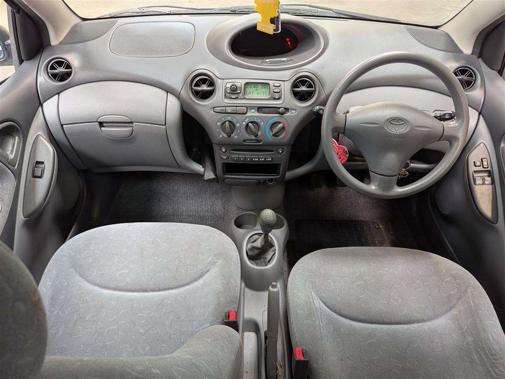 <p>2000 TOYOTA YARIS CDX</p>