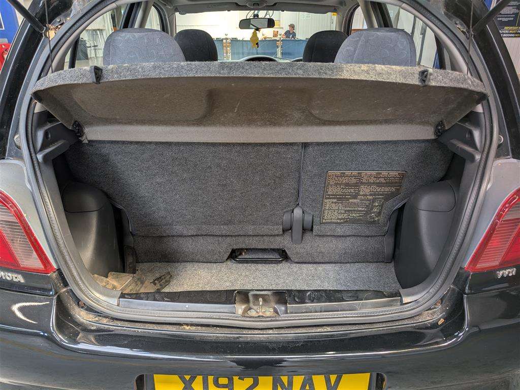 <p>2000 TOYOTA YARIS CDX</p>