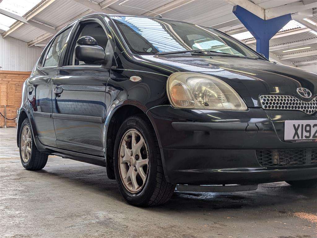 <p>2000 TOYOTA YARIS CDX</p>