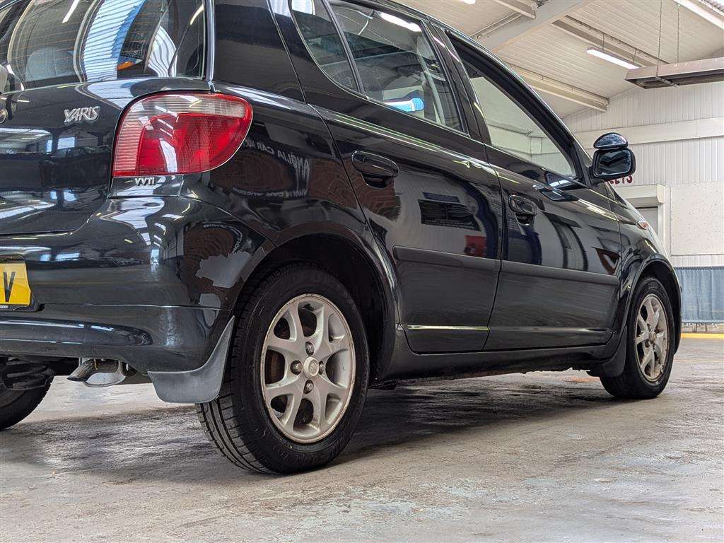 <p>2000 TOYOTA YARIS CDX</p>