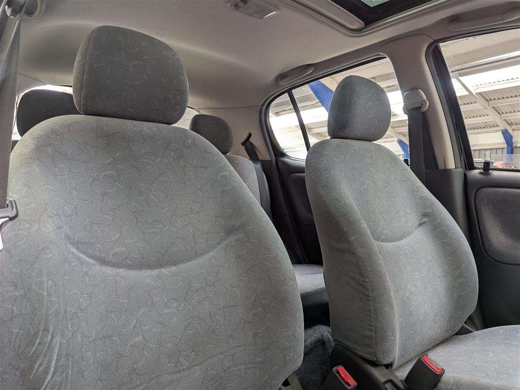 <p>2000 TOYOTA YARIS CDX</p>